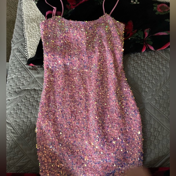 Dresses & Skirts - Women’s pink sequin body con dress